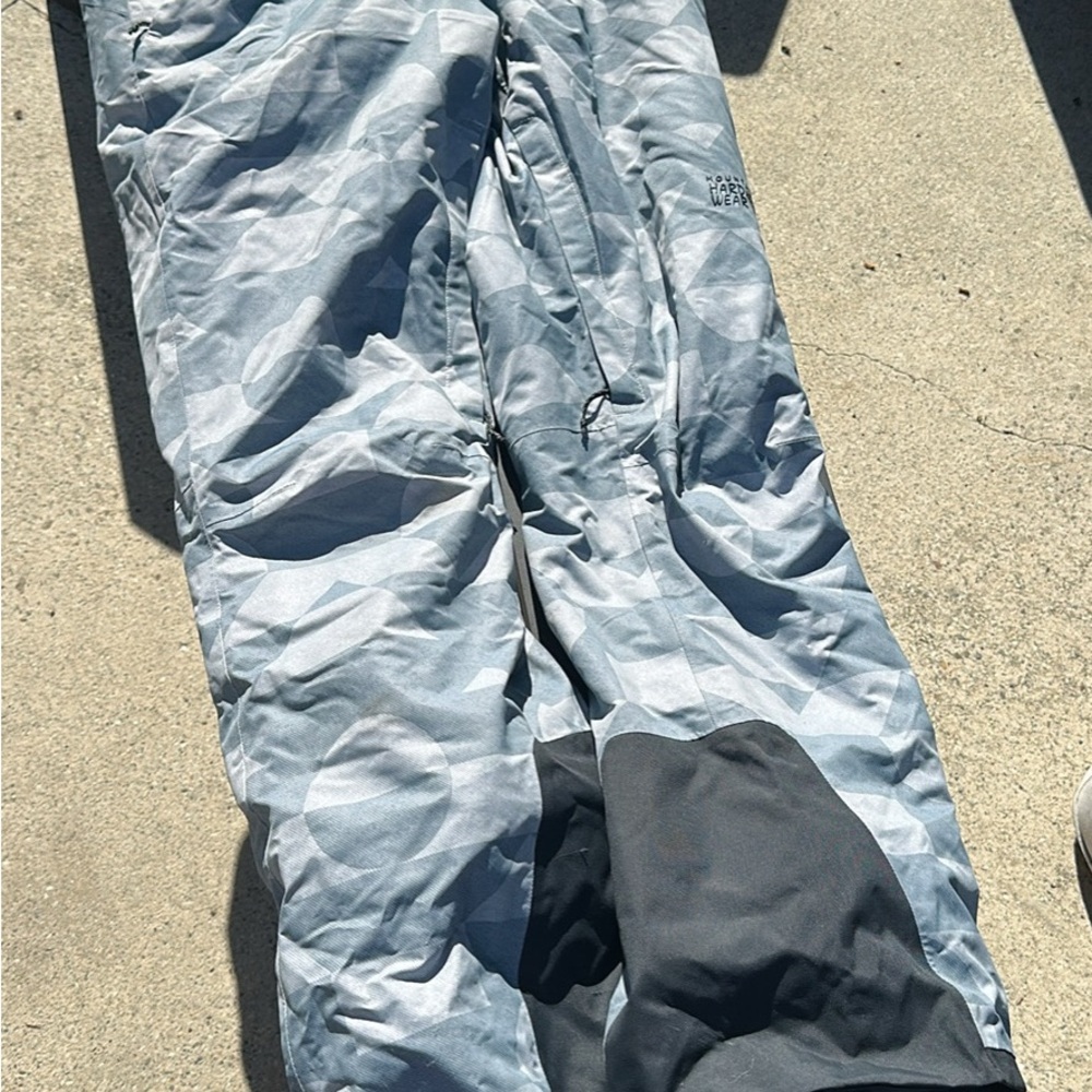 Mountain Hardwear snowboarding ski pants